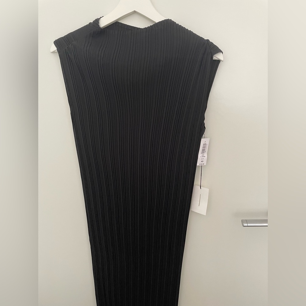 Aritzia - Babaton black dress